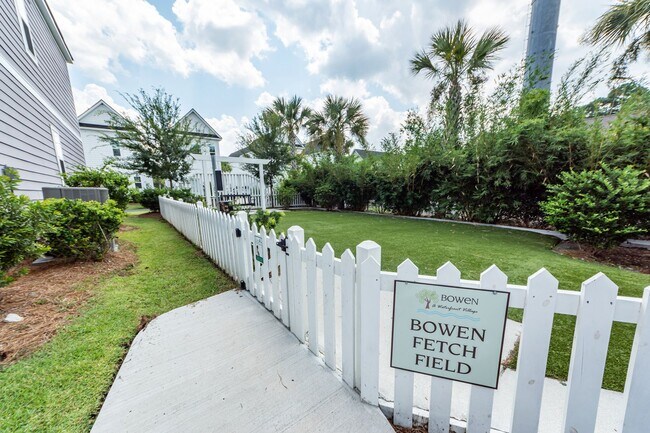 Building Photo - 7102 Channel Park Dr