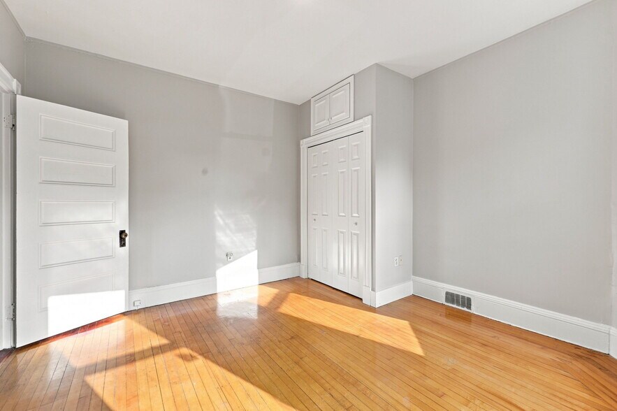 Building Photo - 147 Murdock St