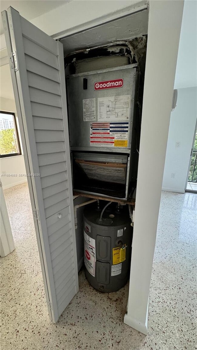 Building Photo - 1530 SW 2nd St