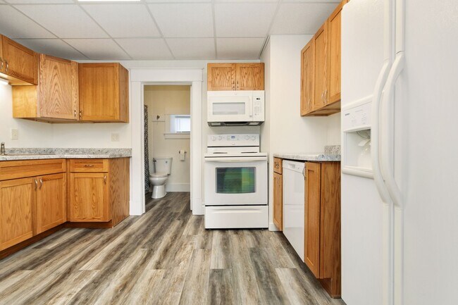 Building Photo - Large Beautiful Home, Close to Fort Riley