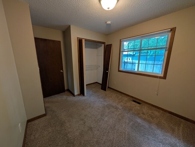 Building Photo - Elk River 3bd 2ba House For Rent