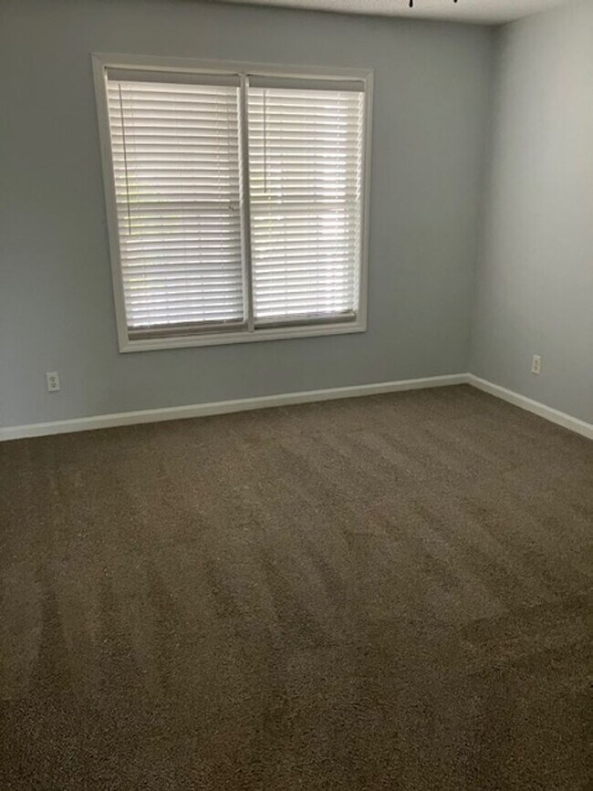 Building Photo - 904 Litchfield Way