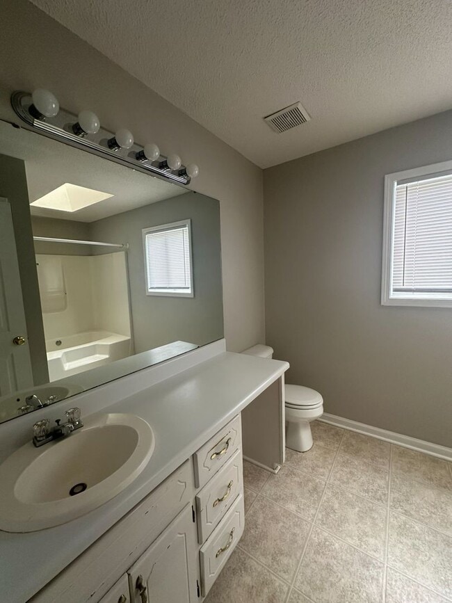 Building Photo - Rolling Acres!! END UNIT...