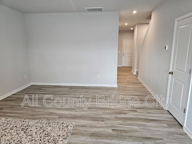 Building Photo - 142 Randwick Ln