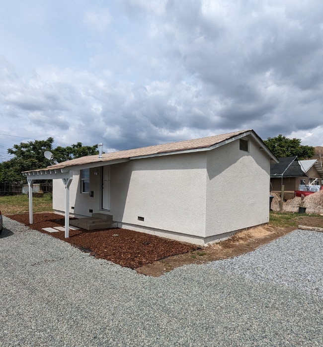 Building Photo - 834 S Spruce Rd