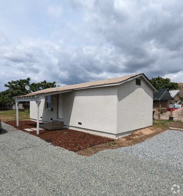 Building Photo - 834 S Spruce Rd