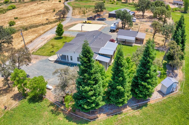 Building Photo - Escape to the Country – Beautiful 3 Bed, 2...