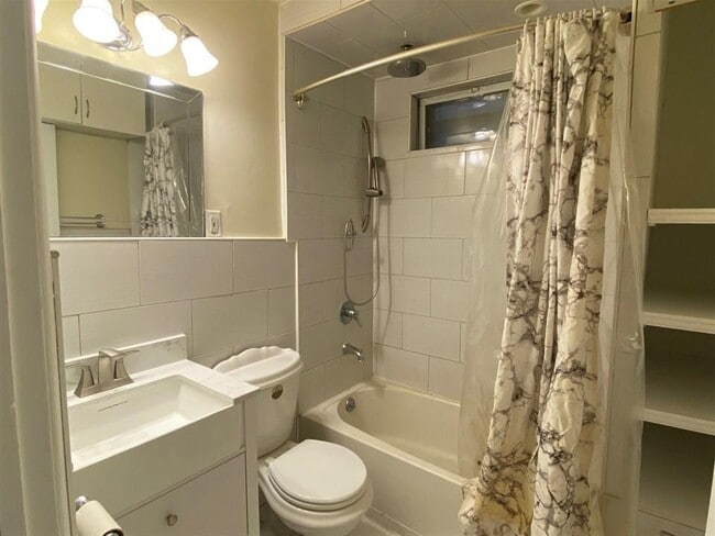 Building Photo - 13 Baldwin Ave