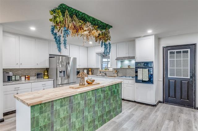 Building Photo - 7933 Joreen Dr