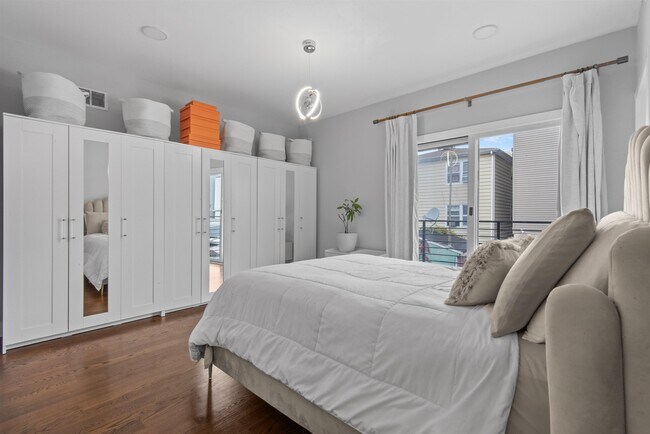 Building Photo - 114 Bleecker St