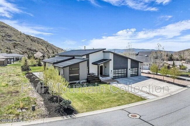 Building Photo - 846 E 270 S