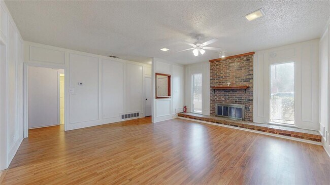 Building Photo - 918 Summer Trail