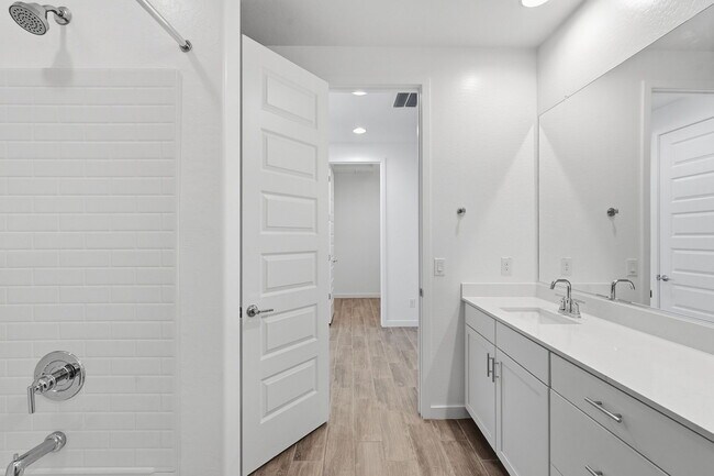 Building Photo - 8147 E Paloma Ave