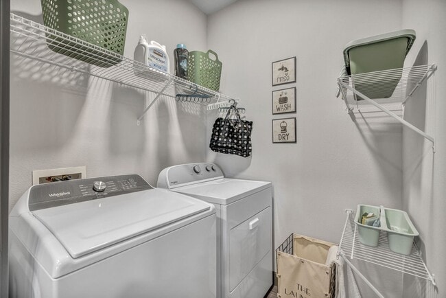 Building Photo - Resort-Style Living | 8 Weeks Free + $1250 Off!