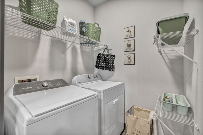 Building Photo - Resort-Style Living | 8 Weeks Free + $1250...