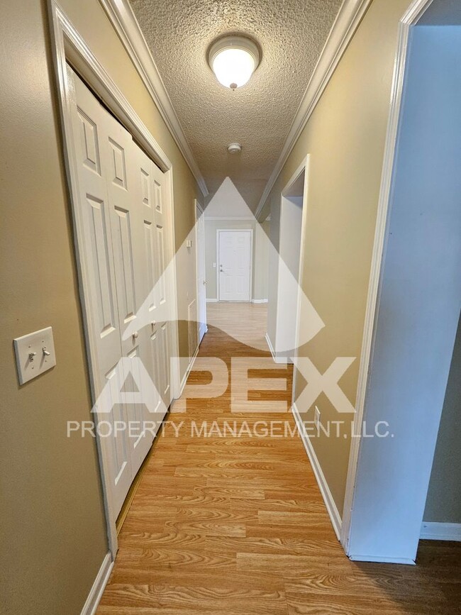 Building Photo - MOVE-IN SPECIAL!! NO RENT UNTIL MAY! - 3 Bd | 2 Ba Top Floor Condo in West Knoxville!