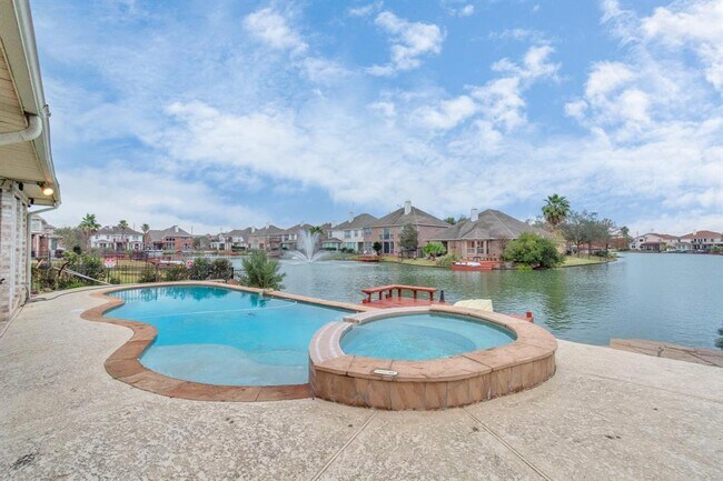 Building Photo - 12002 Newport Shore Dr