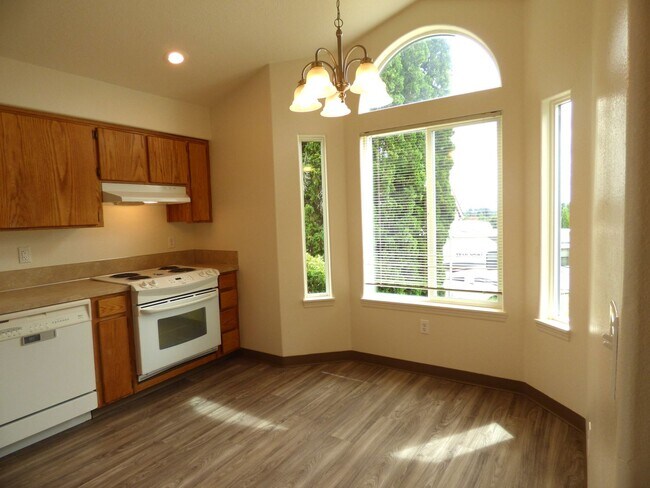 Building Photo - Rent Special: FREE August's Rent!! 3 bed 2 bath House in South Salem!