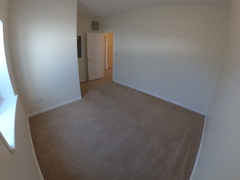 Building Photo - 5337 W Mountain Hill Dr