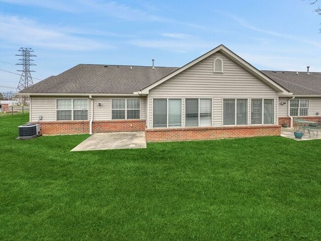 Building Photo - Beautiful 2BR 2BA Home w/ Sunroom • Full Kitchen Suite • Attached Garage in Columbus