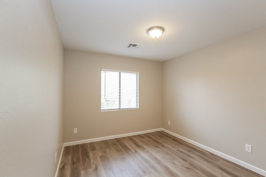 Building Photo - 1341 E Dunbar Dr