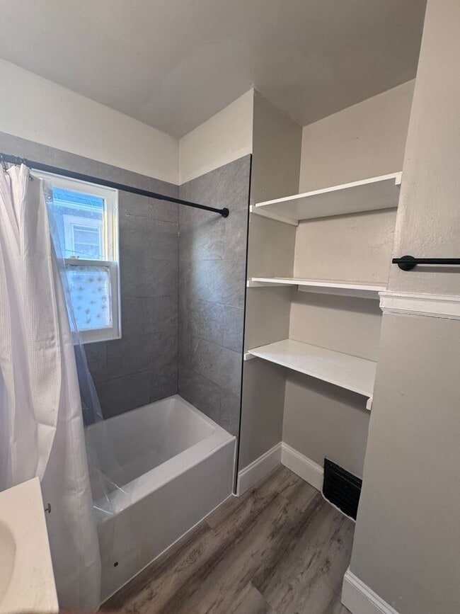 Building Photo - Recently Remodeled 2-Bedroom Home Near Bra...