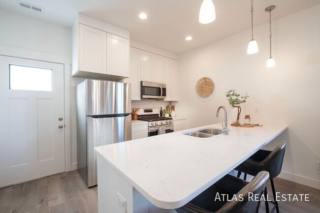 Building Photo - 3645 Verde Dr