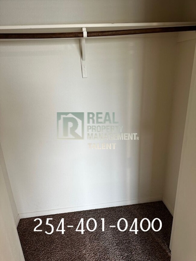 Building Photo - Charming 3-Bedroom, 2.5-Bathroom Duplex in...