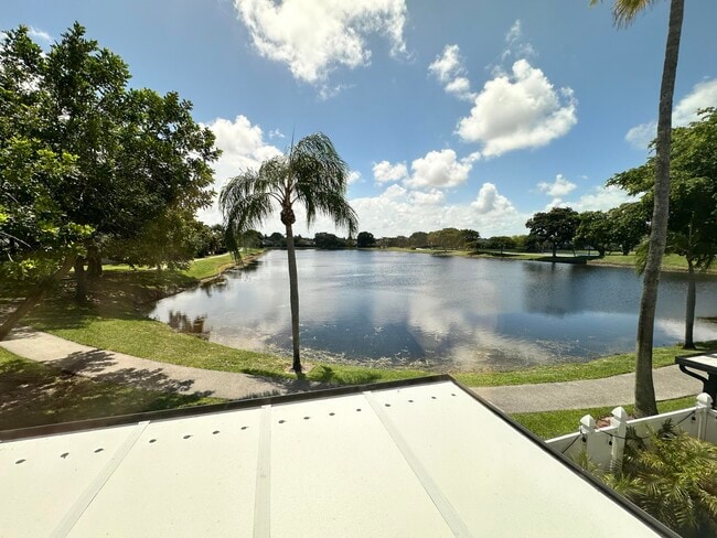 Building Photo - 17 Tara Lakes Dr E