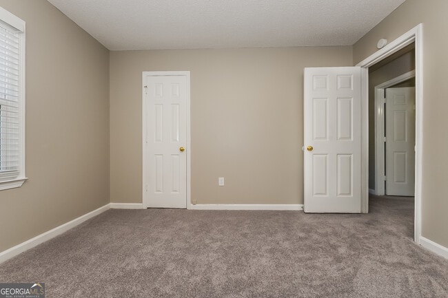 Building Photo - 105 Vesta Ct