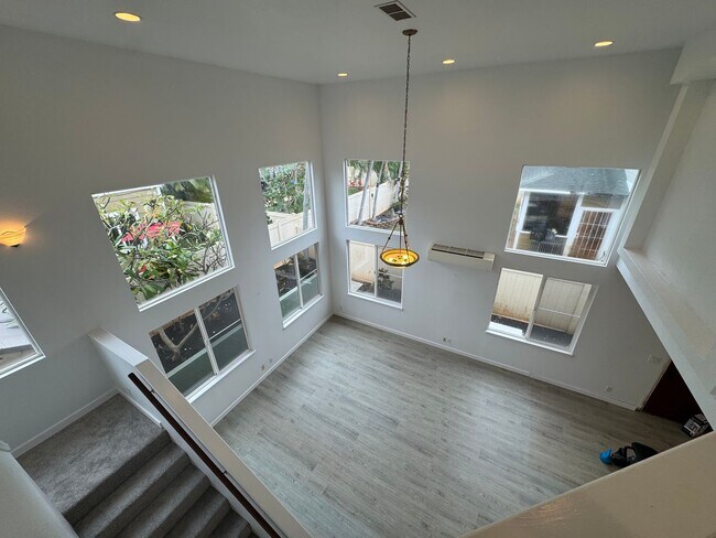 Building Photo - Spacious 7-bedroom, 4-bath single-family residence in Ewa Beach