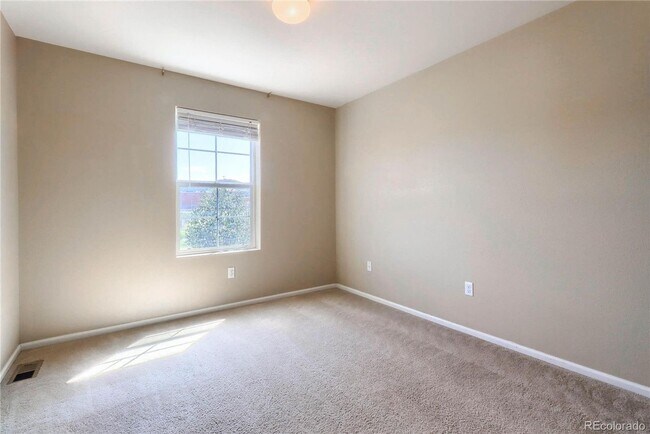 Building Photo - Gorgeous 4 bedroom in the highly sought af...