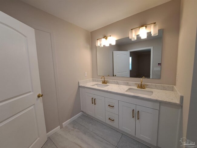 Building Photo - 8598 Meadowbrook Dr