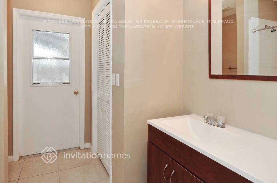 Building Photo - 7811 41st Ct E
