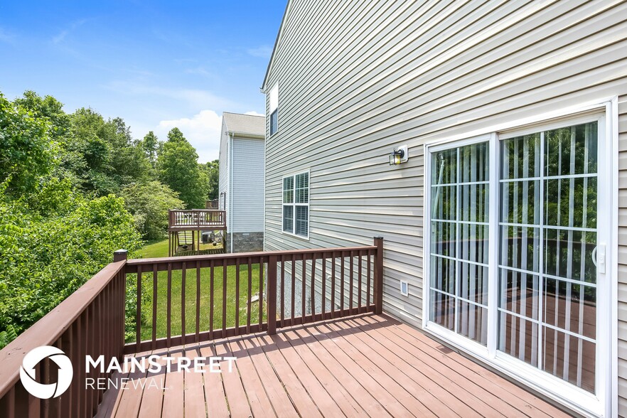 Building Photo - 654 Belgium Dr