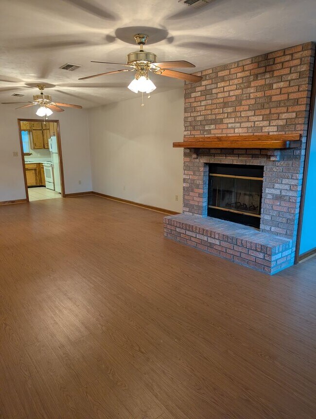 Building Photo - 8790-8793 Louvinia Way