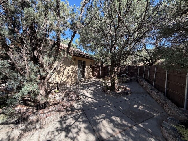 Building Photo - 3069 Southpark