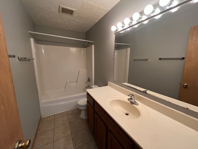 Building Photo - 105 W B St