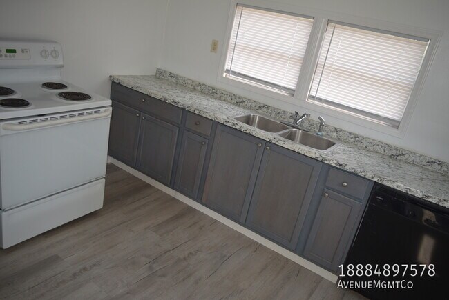 Building Photo - 715 23rd St NW