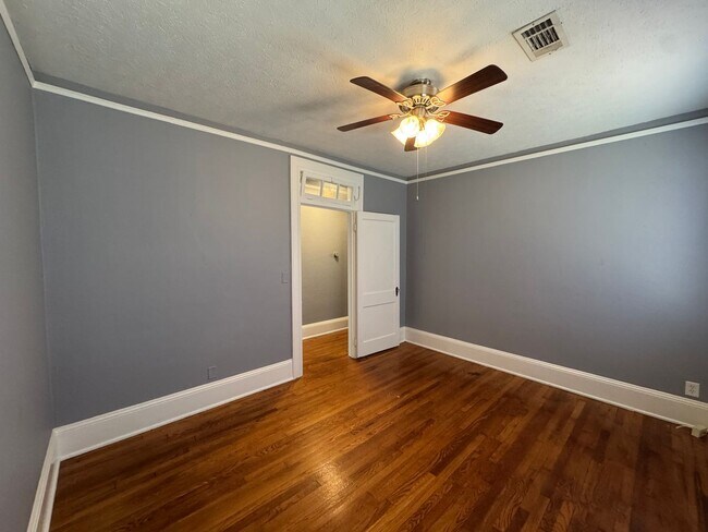 Building Photo - Lovely Cloverdale Idlewild Home