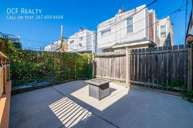 Building Photo - Gorgeous Port Richmond Home