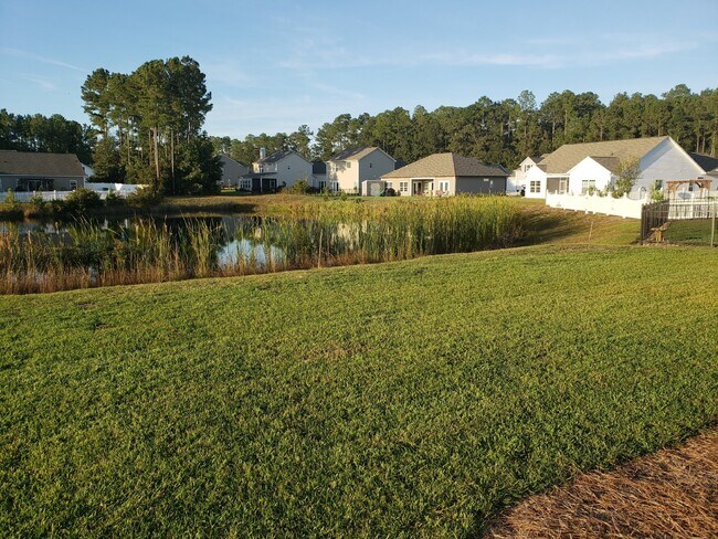 Building Photo - Three-Bedroom Home for Rent in New Riverside!
