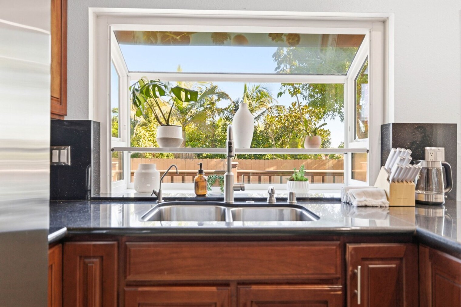 Building Photo - 14261 Mango Dr