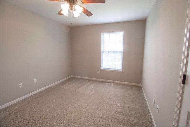 Building Photo - 5000 Derby Ridge Dr