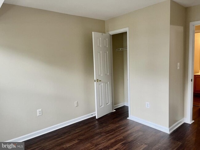 Building Photo - 635 Constellation Square SE