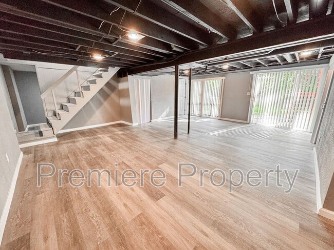 Building Photo - 103 N Cogan Ln