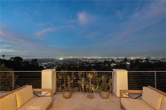 Building Photo - 3642 Alta Mesa Dr