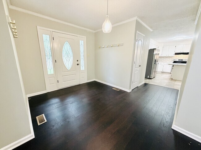 Building Photo - 7905 Castleton Ln