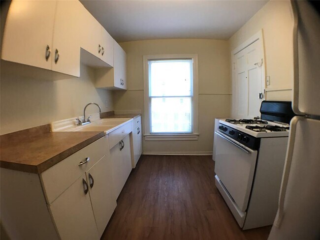 Building Photo - 2509 Enfield Rd