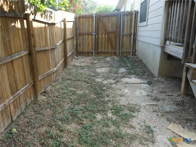 Building Photo - 2242 Lakeline Dr